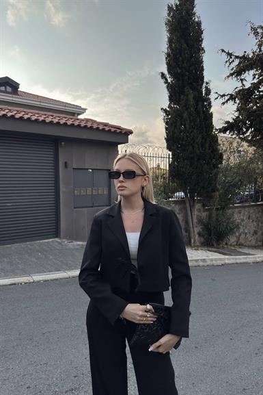 ÖN BAĞLAMA DETAY KISA CEKET