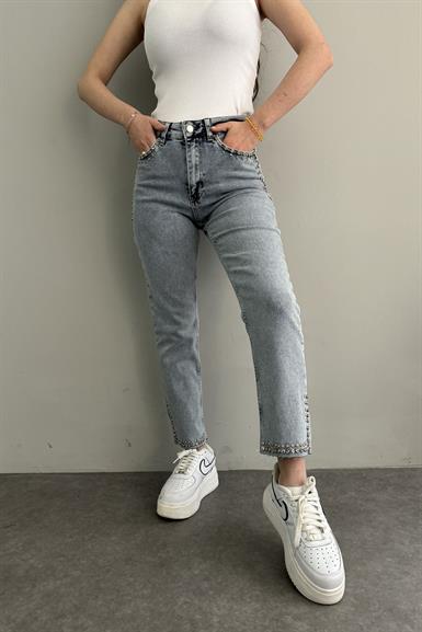 CEPLERİ VE PAÇALARI TAŞLI MOM FİT KOT PANTOLON