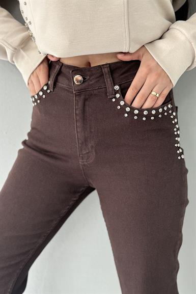 CEPLERİ VE PAÇALARI TAŞLI MOM FİT KOT PANTOLON
