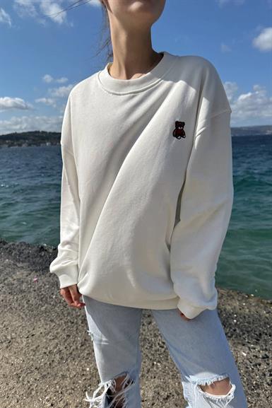 BİSİKLET YAKA AYI NAKIŞLI SWEATSHIRT