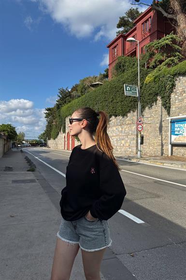 BİSİKLET YAKA AYI NAKIŞLI SWEATSHIRT