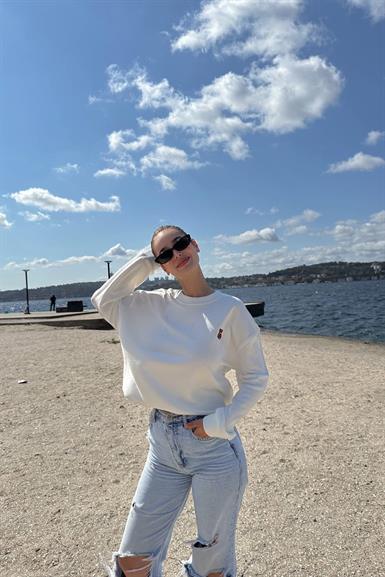 BİSİKLET YAKA AYI NAKIŞLI SWEATSHIRT