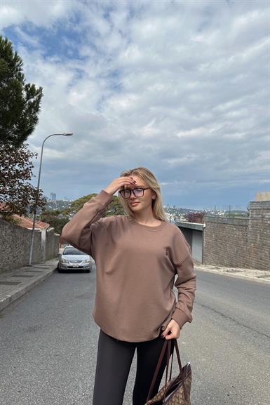 BİSİKLET YAKA AYI NAKIŞLI SWEATSHIRT