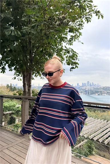 BİSİKLET YAKA ÇİZGİ VE BASKI DETAY SWEAT