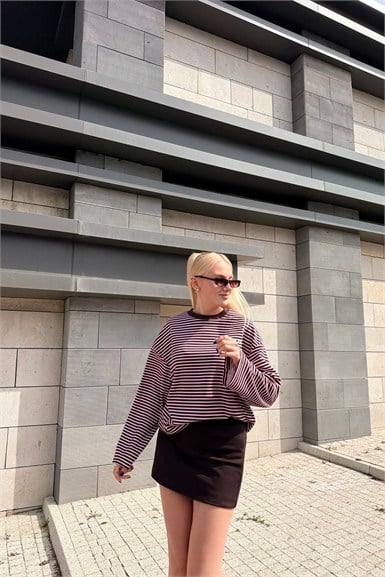 BİSİKLET YAKA ÇİZGİ VE BASKI DETAY SWEAT