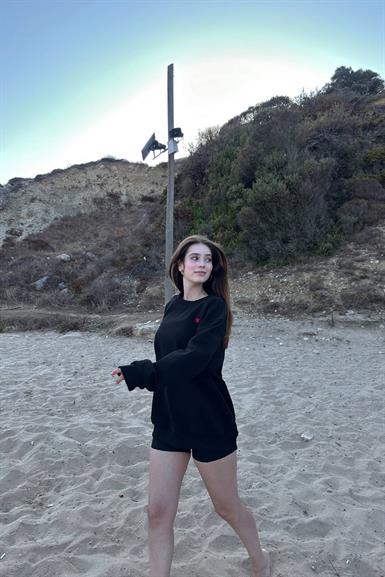 BİSİKLET YAKA KALP NAKIŞLI SWEATSHIRT