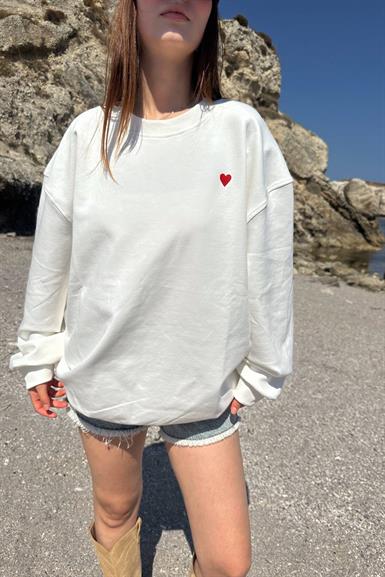 BİSİKLET YAKA KALP NAKIŞLI SWEATSHIRT