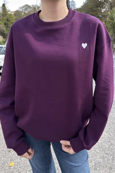 BİSİKLET YAKA KALP NAKIŞLI SWEATSHIRT