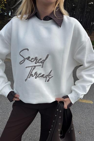 BİSİKLET YAKA NAKIŞLI GÖMLEK DETAYLI SWEATSHIRT