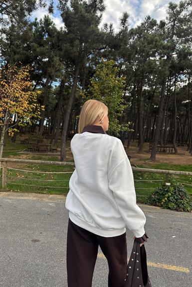 BİSİKLET YAKA NAKIŞLI GÖMLEK DETAYLI SWEATSHIRT