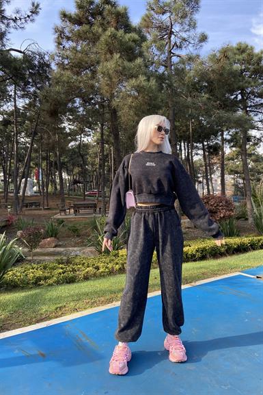 ETİKET VE NAKIŞ DETAYLI SWEATSHIRT