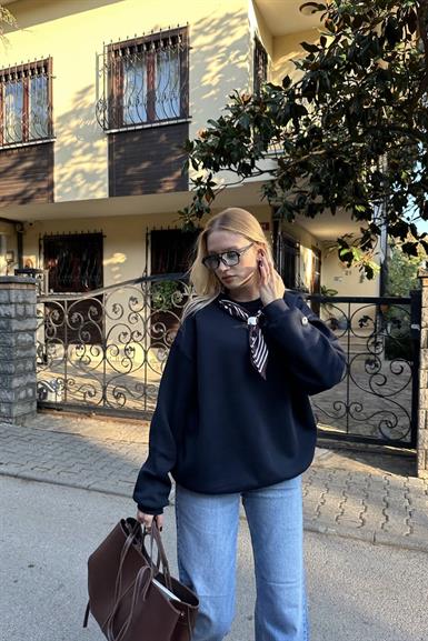 FULAR VE NAKIŞ DETAYLI SWEATSHIRT