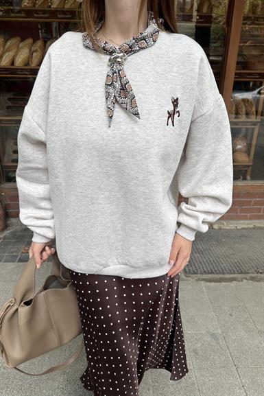 FULAR VE NAKIŞ DETAYLI SWEATSHIRT