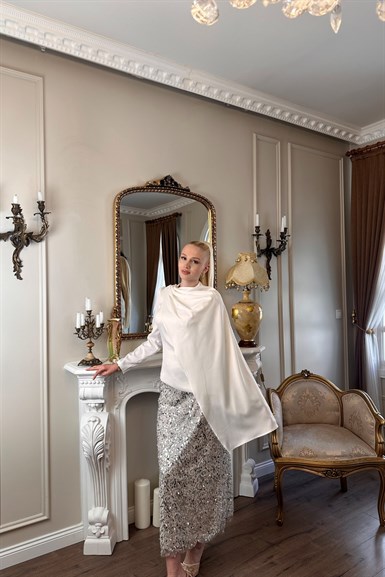 ETEĞİ TAŞ PAYET DETAY SATEN BLUZ TAKIM