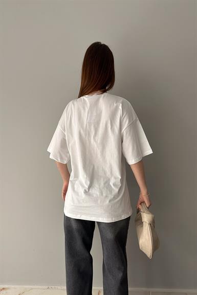 A NAKIŞ DETAYLI TSHIRT