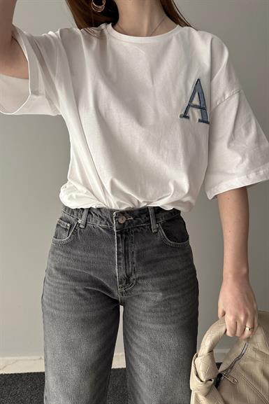 A NAKIŞ DETAYLI TSHIRT