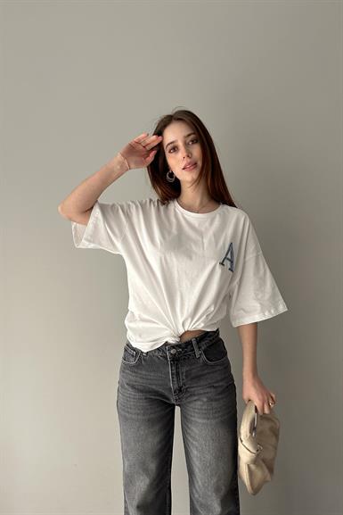 A NAKIŞ DETAYLI TSHIRT