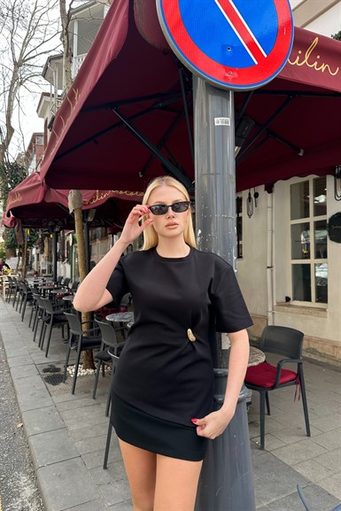 AKSESUAR DETAYLI KISA KOLLU TSHIRT