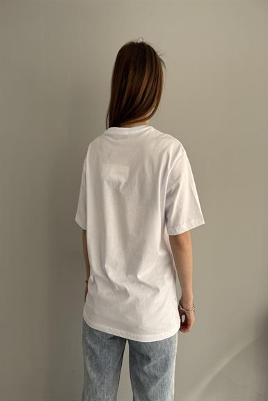 BASKI BE NAKIŞ DETAYLI TSHIRT
