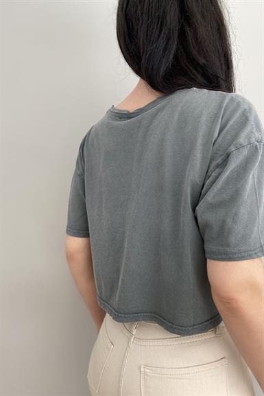 BASKI DETAYLI YIKAMALI TSHIRT