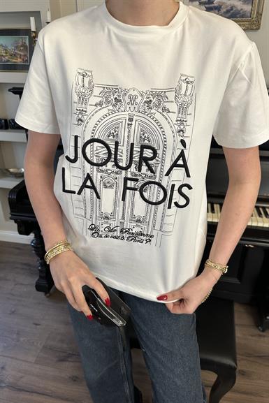 BASKI VE NAKIŞ DETAYLI TSHIRT