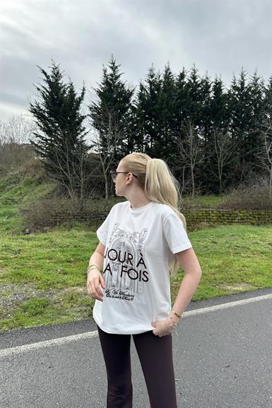 BASKI VE NAKIŞ DETAYLI TSHIRT