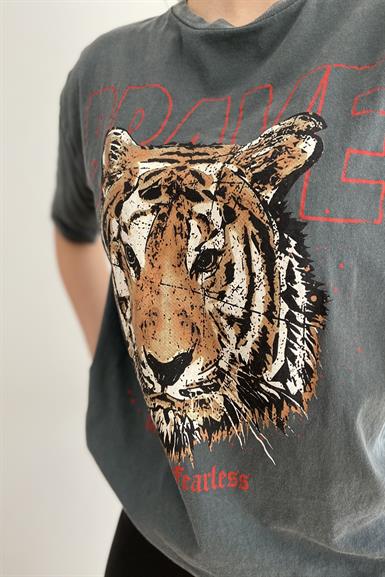 BASKILI YIKAMALI TSHIRT