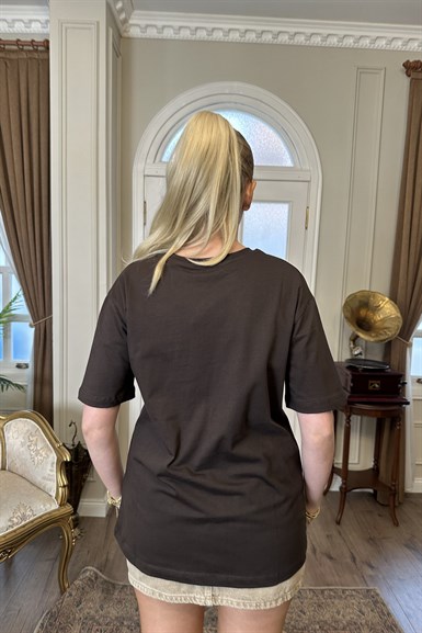 BİSİKLET YAKA AYICIK NAKIŞLI TSHIRT