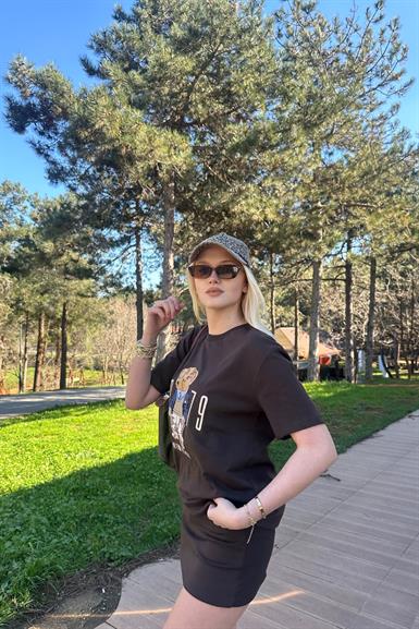 BİSİKLET YAKA AYICIK NAKIŞLI TSHIRT