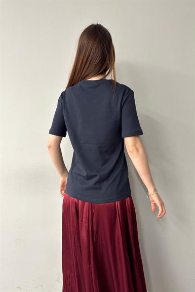 BİSİKLET YAKA AYICIK NAKIŞLI TSHIRT