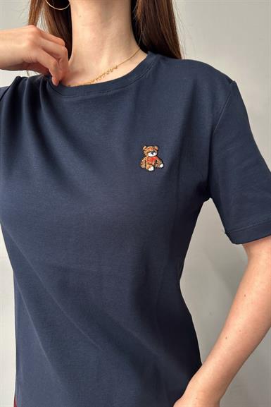 BİSİKLET YAKA AYICIK NAKIŞLI TSHIRT