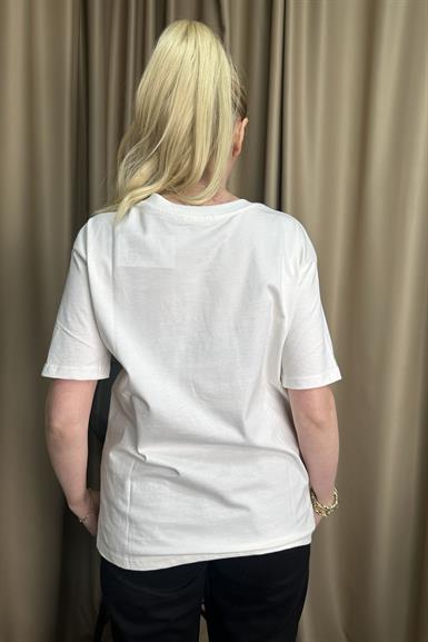 BİSİKLET YAKA BASKI VE NAKIŞ DETAYLI TSHIRT