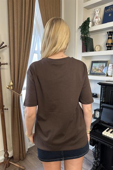 BİSİKLET YAKA BASKI VE NAKIŞ DETAYLI TSHIRT