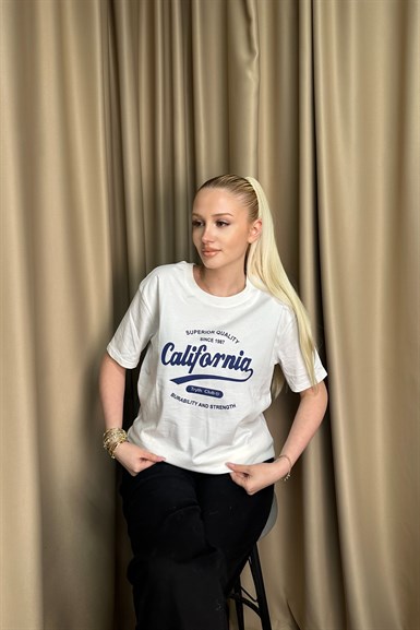 BİSİKLET YAKA BASKI VE NAKIŞ DETAYLI TSHIRT