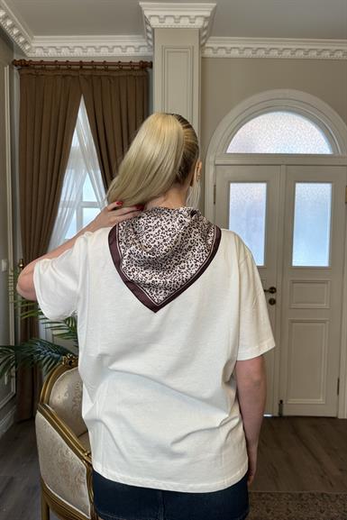 BİSİKLET YAKA FULAR DETAY TSHIRT