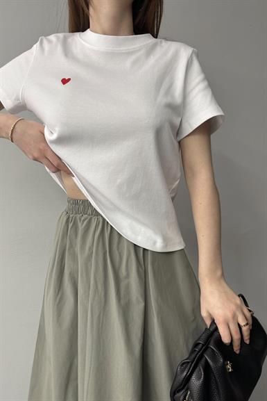BİSİKLET YAKA KALP NAKIŞLI TSHIRT