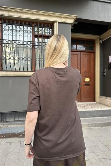 BİSİKLET YAKA NAKIŞ DETAY TSHIRT