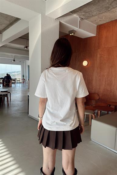 BİSİKLET YAKA NAKIŞ DETAY TSHIRT