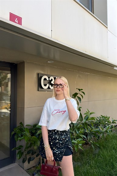 BİSİKLET YAKA NAKIŞ DETAY TSHIRT