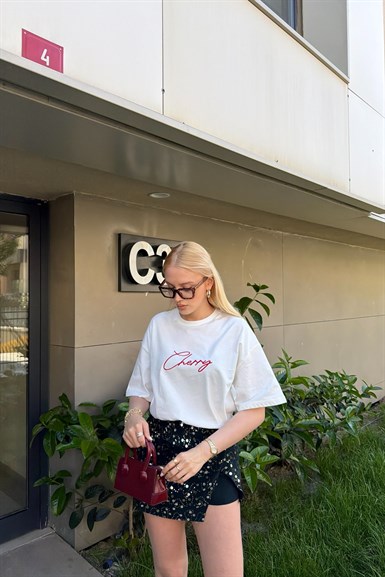 BİSİKLET YAKA NAKIŞ DETAY TSHIRT