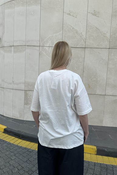 BİSİKLET YAKA NAKIŞ DETAYLI TSHIRT