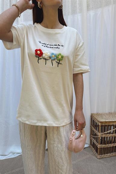BİSİKLET YAKA NAKIŞ DETAYLI TSHIRT