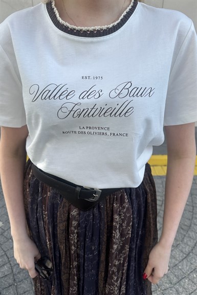 BİSİKLET YAKA NAKIŞ DETAYLI TSHIRT