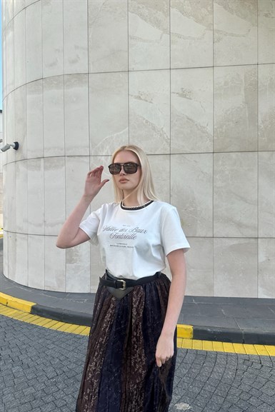 BİSİKLET YAKA NAKIŞ DETAYLI TSHIRT