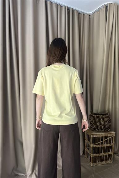 BİSİKLET YAKA NAKIŞ DETAYLI TSHIRT