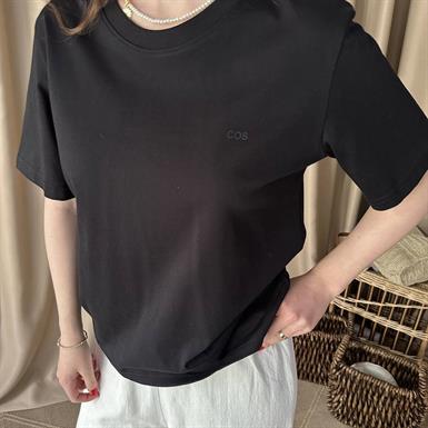 BİSİKLET YAKA NAKIŞ DETAYLI TSHIRT