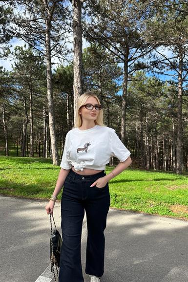 BİSİKLET YAKA NAKIŞ DETAYLI TSHIRT