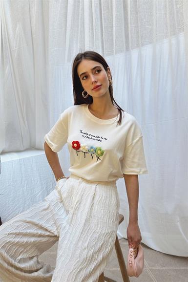 BİSİKLET YAKA NAKIŞ DETAYLI TSHIRT