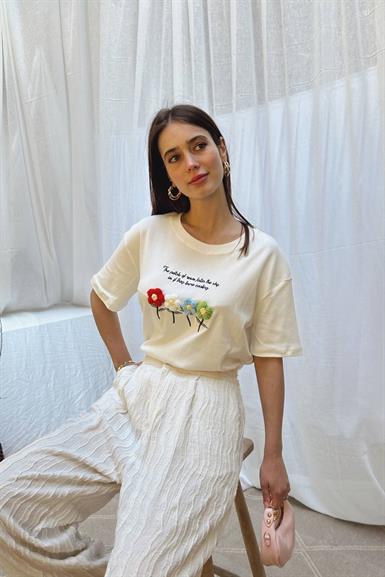 BİSİKLET YAKA NAKIŞ DETAYLI TSHIRT