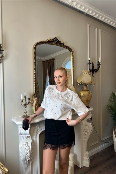 BİSİKLET YAKA ÖNÜ TAŞ DETAYLI TSHIRT